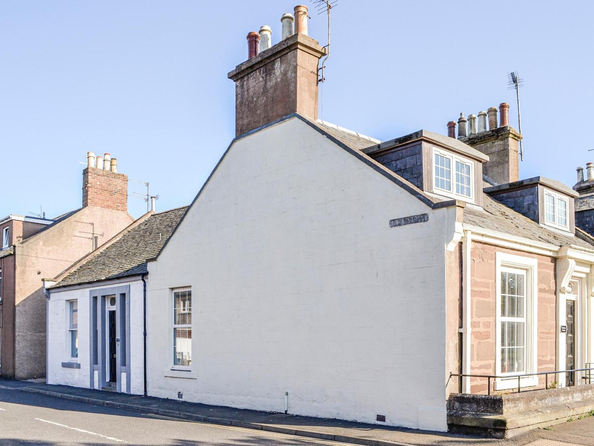 Vila Dezzys Montrose Exteriér fotografie