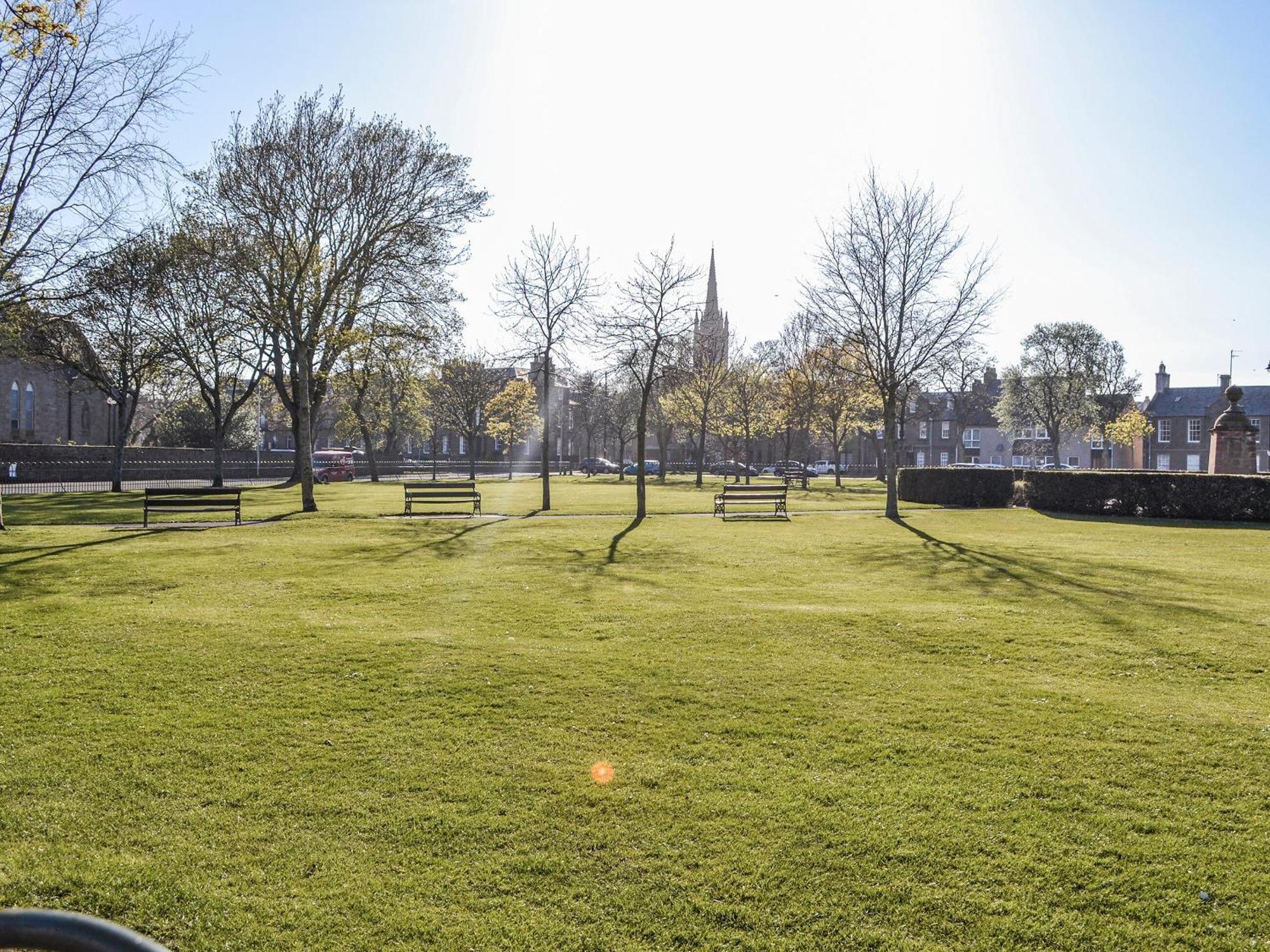 Vila Dezzys Montrose Exteriér fotografie